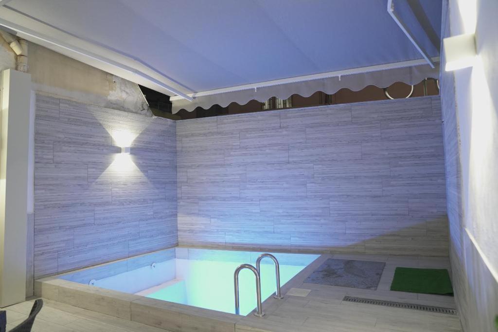 Sisina Luxury Room Jacuzzi & Piscina Portici Exteriér fotografie